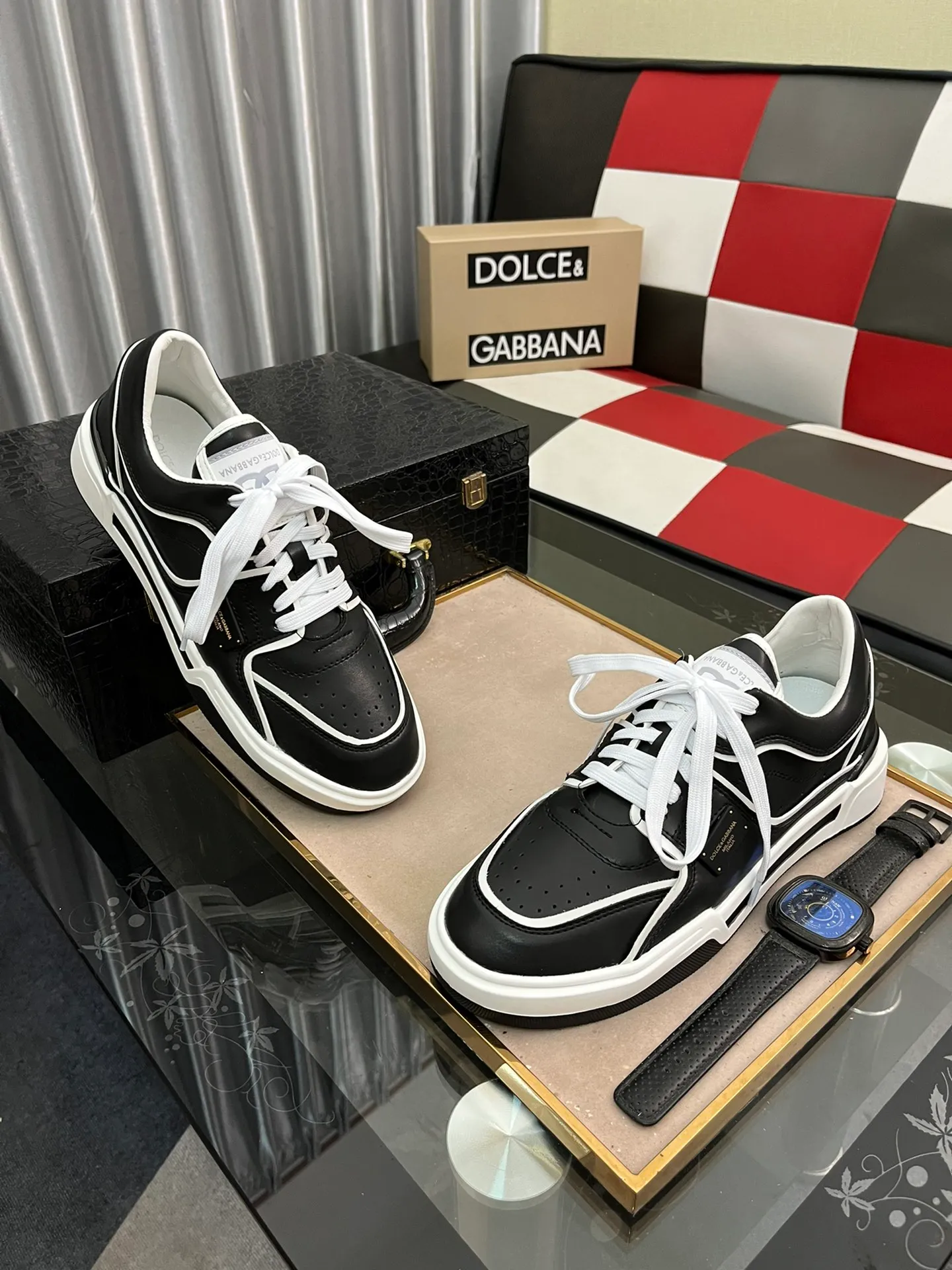 Ex-factory price 480⌚️⌚️DG Men's latest spring and summer 2022, this year's main style, there is no one of them. Super popular and handsome casual shoes. This style inherits the D family's always a little exaggerated yet fashionable style. Exquisite workmanship 🔸Many people love the use of silk cowhide, silk sheepskin lining, [strong][strong][strong] 🔸[strong][strong][strong], a perfect interpretation of the latest inspiration for shoes Classic and fashion are integrated, luxury dream surpasses fashion and high-end quality 💪💪Rubber outsole Size: 38-45, 5⃣️ colors available